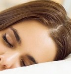 عوارض خوابیدن با آرایش